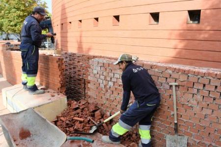 Comienzan los trabajos de demolición del muro exterior del Coliseo de la Cultura por su mal estado