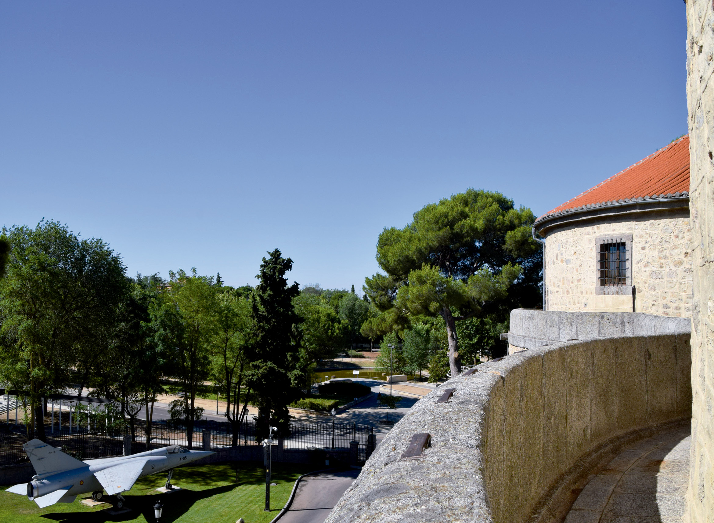 Castillo desde el adarve